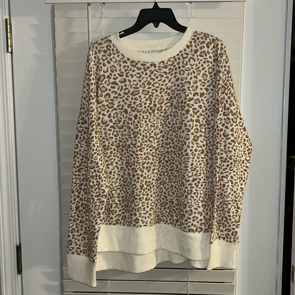 Leopard sweatshirt • BOGO